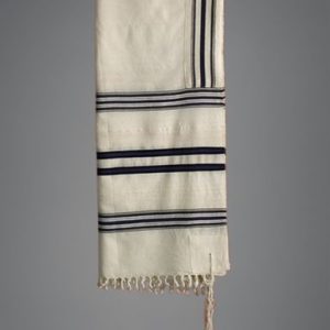 טלית עם פסים שחורים