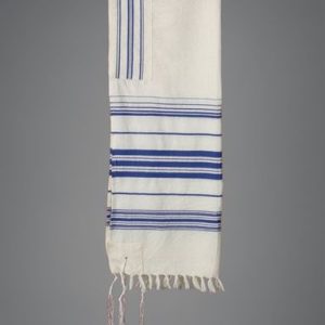טלית עם פסים כחולים