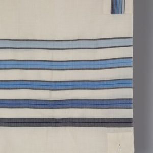 טלית עם חמישה פסים כחולים